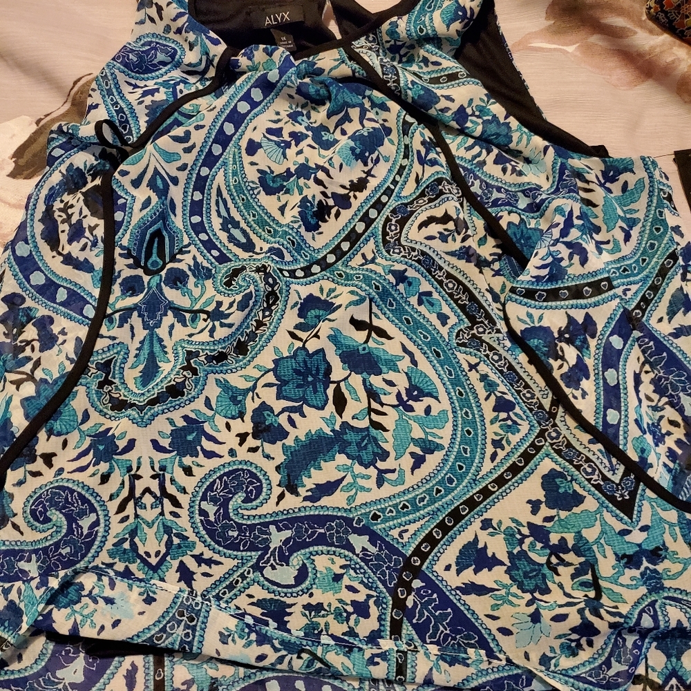 Sleeveless dress shirt